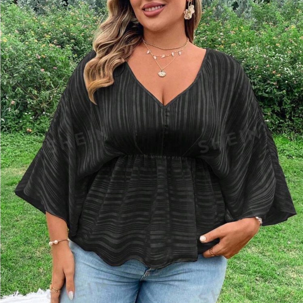 Plus - Vneck Blouse - 2X